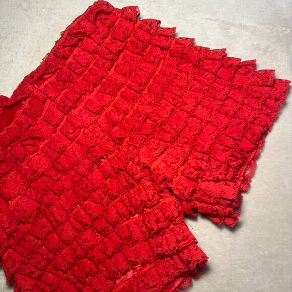 RED RUFFLE SHORT - Picture 2 of 4